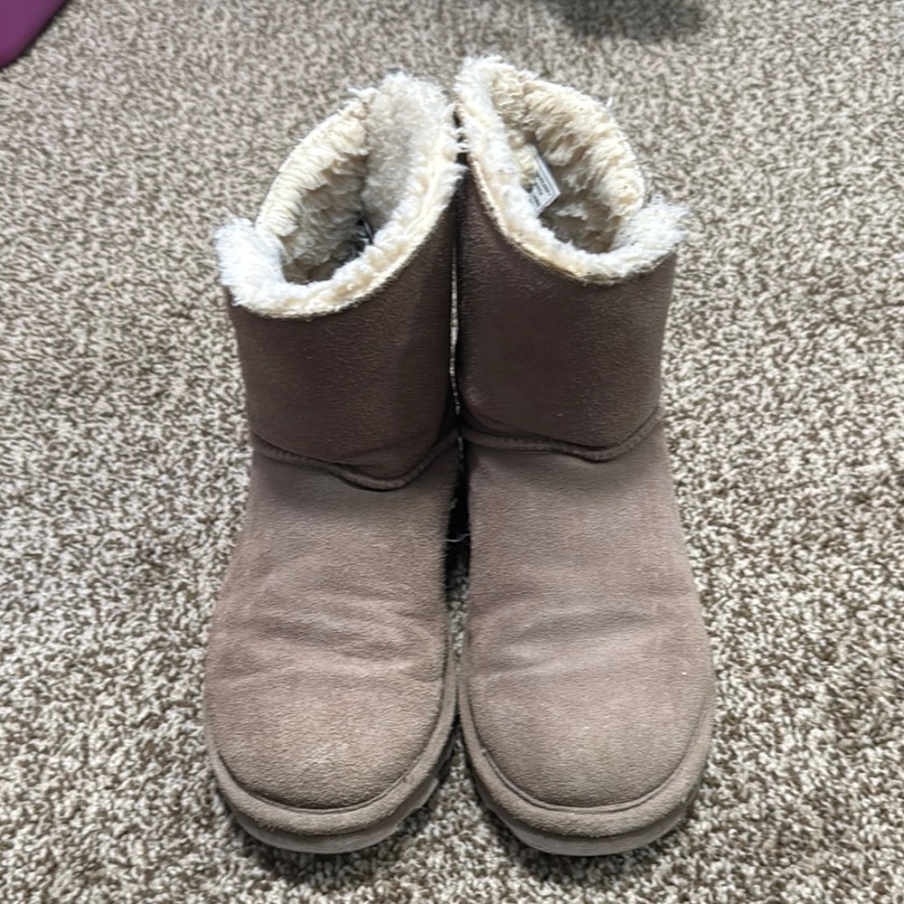 Cozy Beige Shearling-Lined Women's Boots